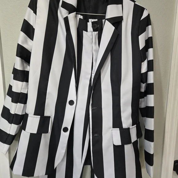 Spirit Halloween Beetlejuice Costume Adult Small Jacket Pants Tie Black White - Picture 5 of 14